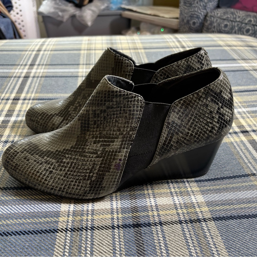 Stylish Women's Snake Print Wedge Shoes
